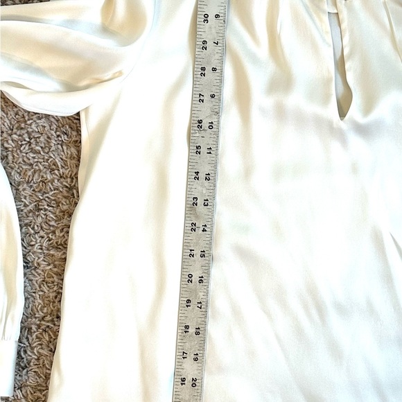 Intermix Cream 100% Silk Long Sleeve Keyhole Neckline Career Blouse Top Sz L - Picture 11 of 11